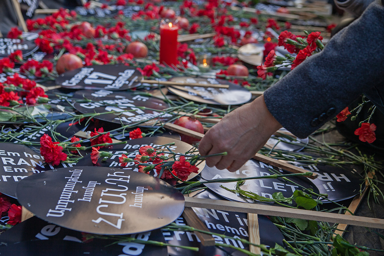 Hrant Dink'i vurulduğu yerde ve diğer kentlerde anıyoruz